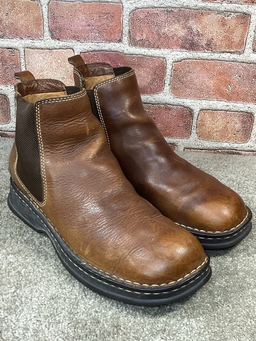 Born Men’s Hemlock Chelsea pull on boots size 10